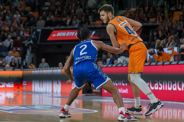 钟由佩莱格 钟由佩莱格